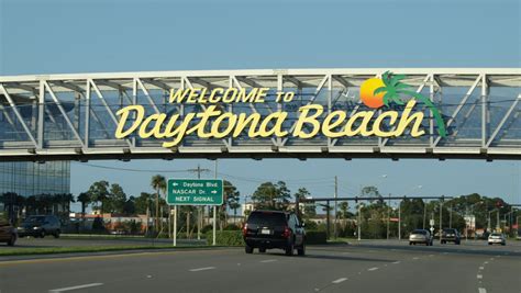 how far is daytona beach from jacksonville
